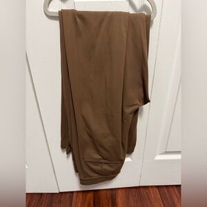 Halara Flex™ DayStretch High 
Waisted Pocket Straight Leg Work